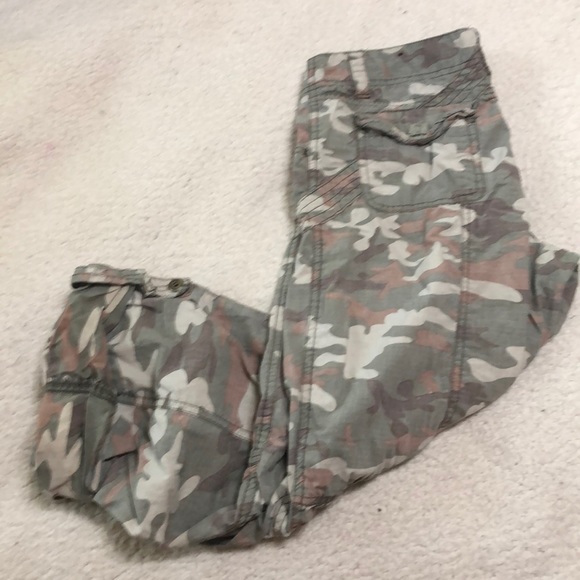 Jeans/capris - Picture 2 of 3